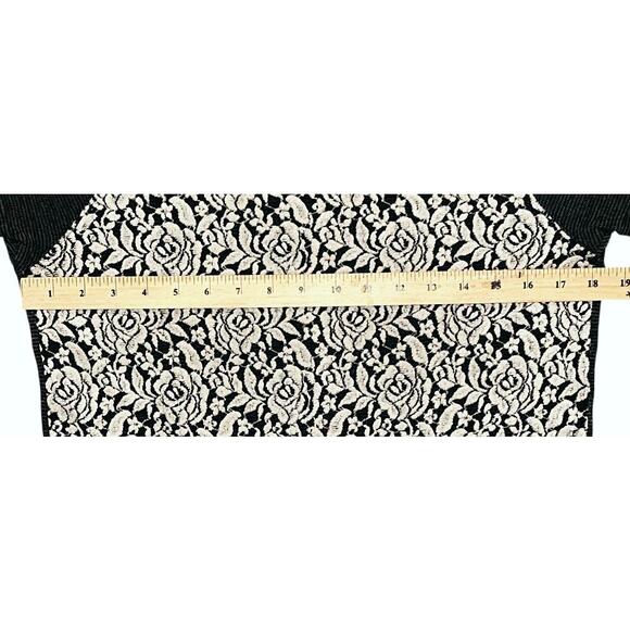 Sanctuary Semi-Sheer Lace Front Rose Design Gray & Cream Top Medium - Picture 3 of 7